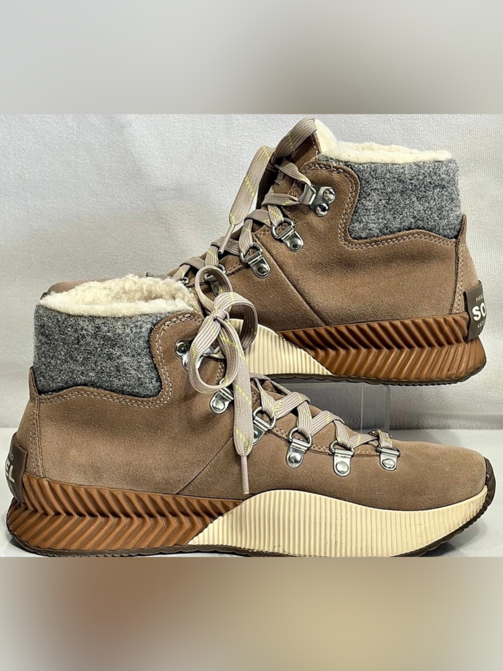 Sorel Women's Out N About III Conquest Winter Boots-Omega Taupe/Gum 2-Size: 7.5
